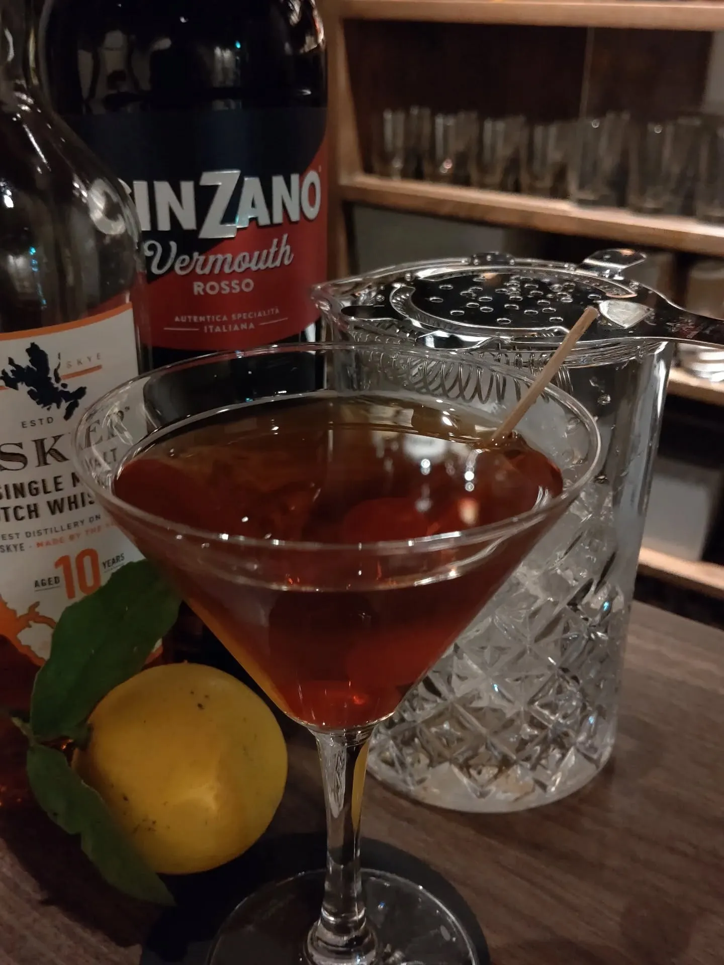 ロブロイ・カクテルです🍸️1894年ニューヨークのホテルで誕...