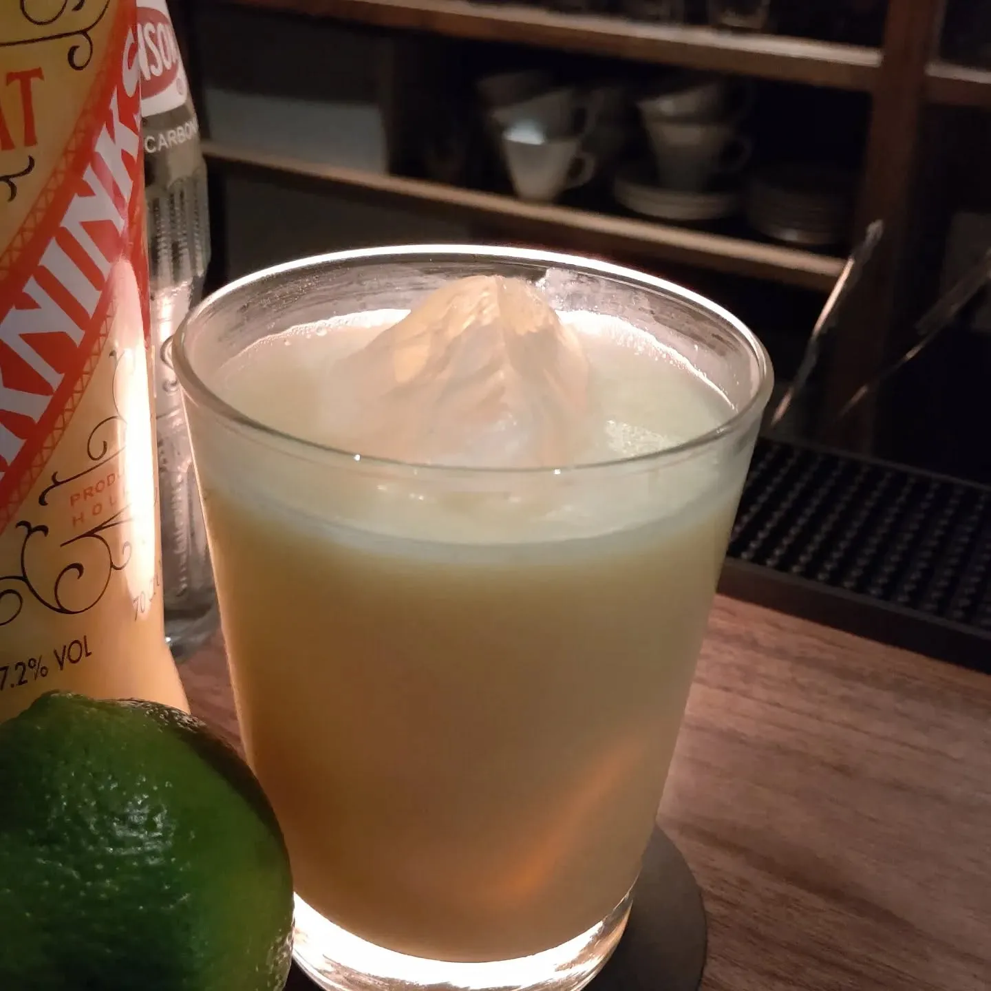 冬らしいカクテル2つ目はスノーボールです🍸️